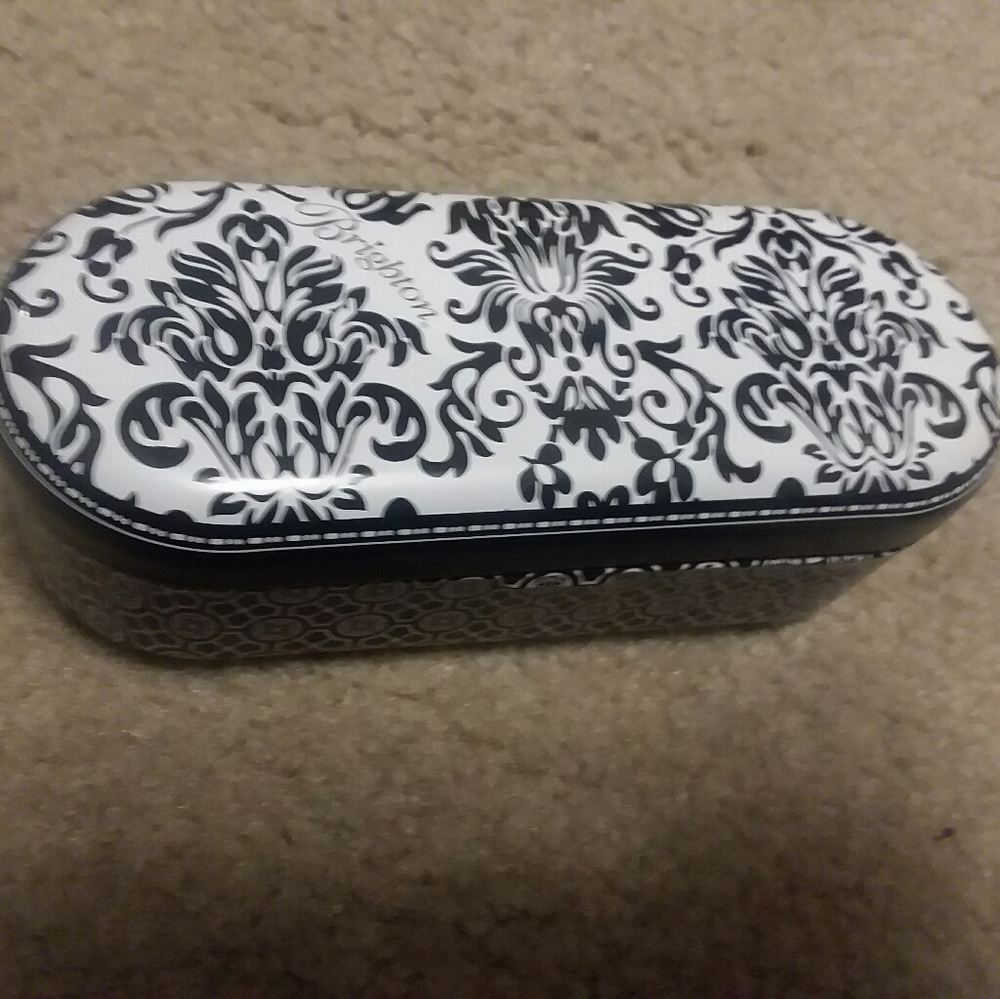 Brighton Tin Glasses Case